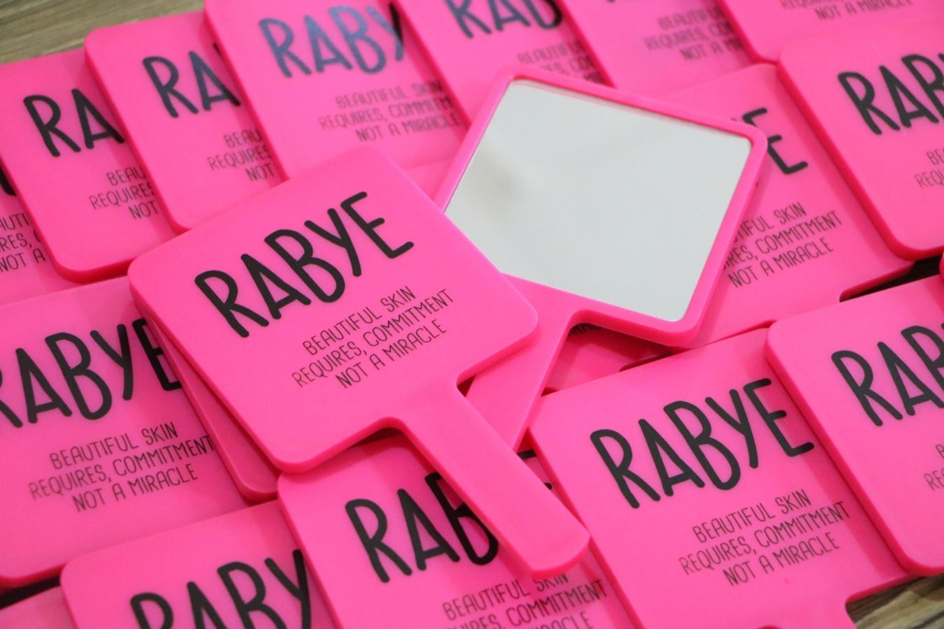 กระจก Hand Mirror mini size สกรีนโลโก้ฟรี1สี1จุด!! ทำเป็นของพรีเมี่ยมได้
