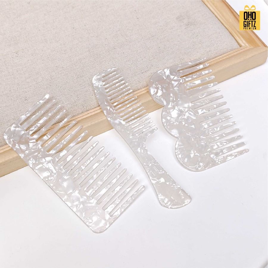 หวีพลาสติกลายหินอ่อน สกรีนโลโก้ ทำเป็นของพรีเมี่ยมได้