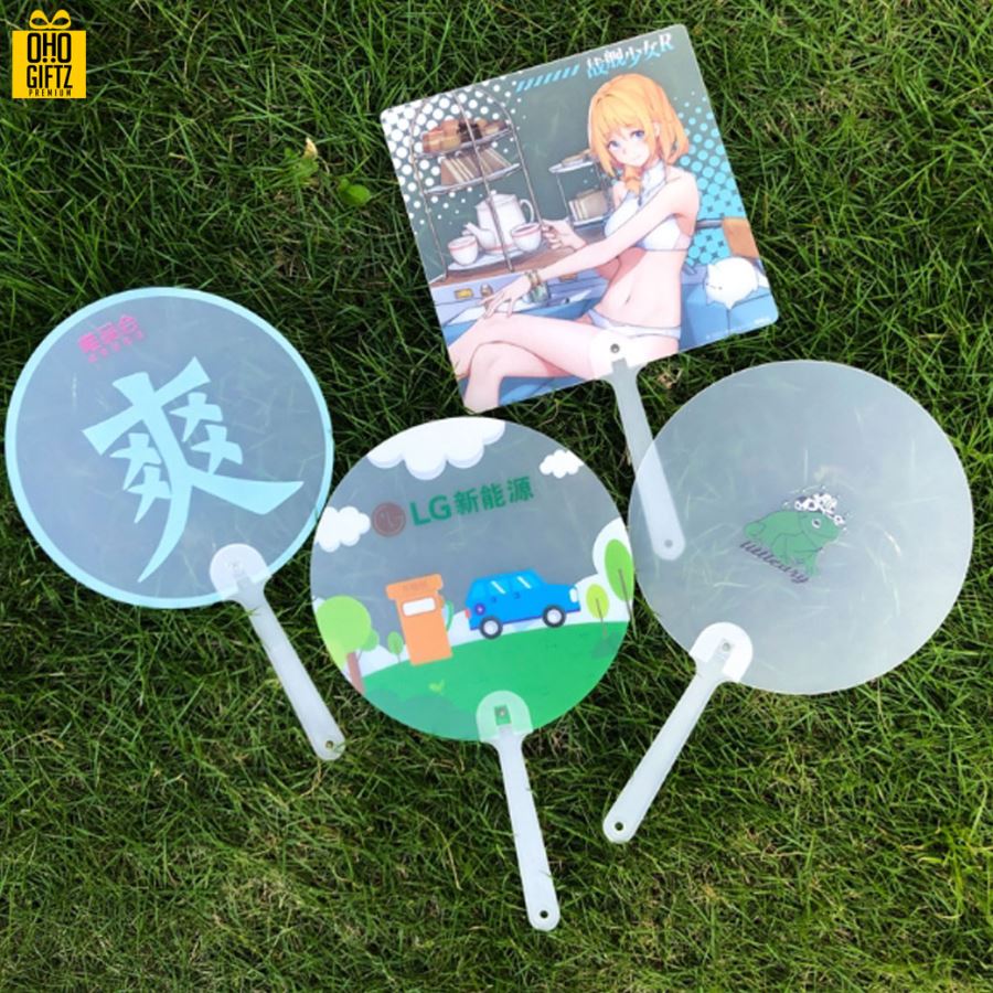 พัดพลาสติก PVC สกรีนโลโก้ พิมพ์ภาพ ทำเป็นสินค้าพรีเมี่ยม ของชำร่วย ของที่ระลึก