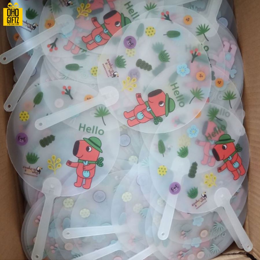 พัดพลาสติก PVC สกรีนโลโก้ พิมพ์ภาพ ทำเป็นสินค้าพรีเมี่ยม ของชำร่วย ของที่ระลึก
