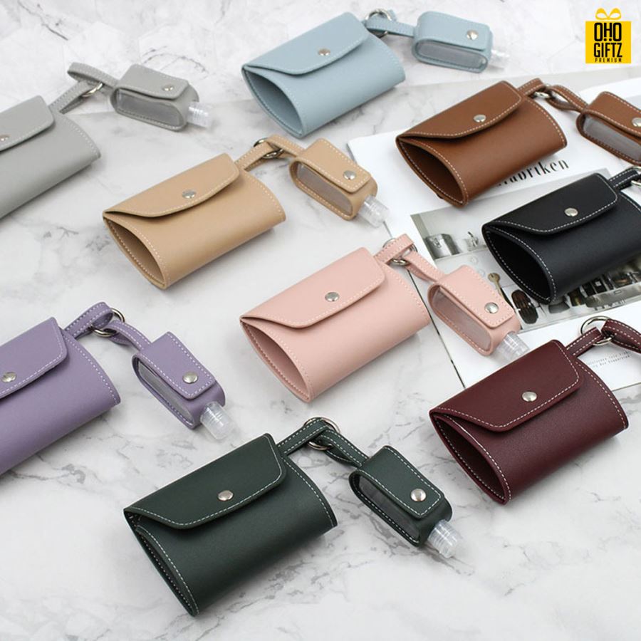 ซองหนัง PU เก็บหน้ากากผ้าและขวดเจลแอลกอฮอล์ สกรีนชื่อ สกรีนโลโก้ ทำเป็นของพรีเมี่ยมได้ 