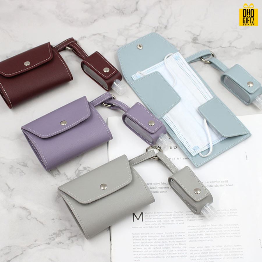 ซองหนัง PU เก็บหน้ากากผ้าและขวดเจลแอลกอฮอล์ สกรีนชื่อ สกรีนโลโก้ ทำเป็นของพรีเมี่ยมได้ 