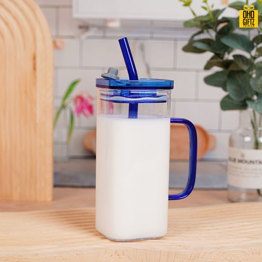 ถ้วยแก้วพร้อมหลอด สกรีนชื่อ สกรีนโลโก้ ทำเป็นของพรีเมี่ยมได้