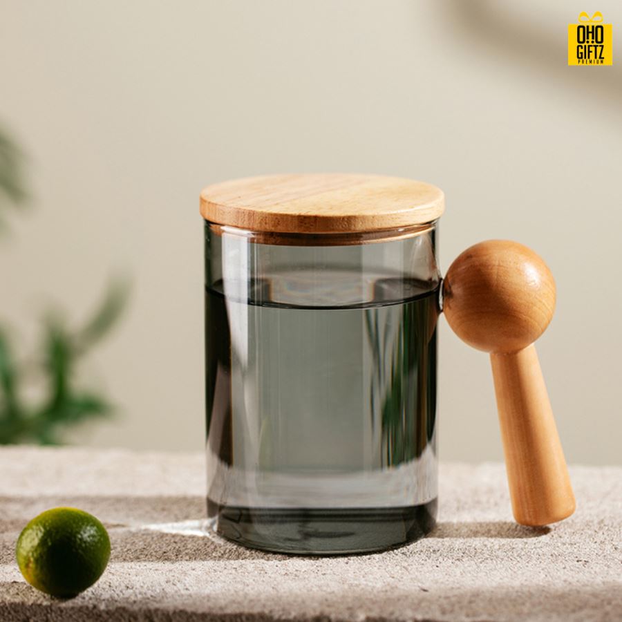 ถ้วยแก้วดื่มชาด้ามจับไม้ สกรีนชื่อ สกรีนโลโก้  ทำเป็นของพรีเมี่ยมได้