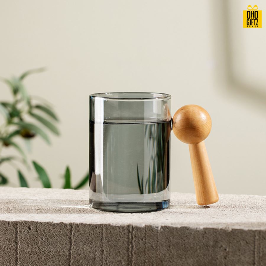 ถ้วยแก้วดื่มชาด้ามจับไม้ สกรีนชื่อ สกรีนโลโก้  ทำเป็นของพรีเมี่ยมได้