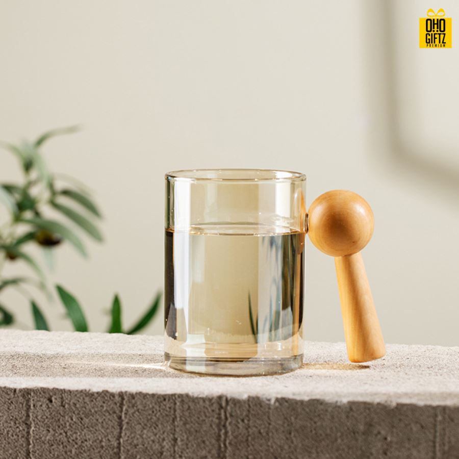 ถ้วยแก้วดื่มชาด้ามจับไม้ สกรีนชื่อ สกรีนโลโก้  ทำเป็นของพรีเมี่ยมได้