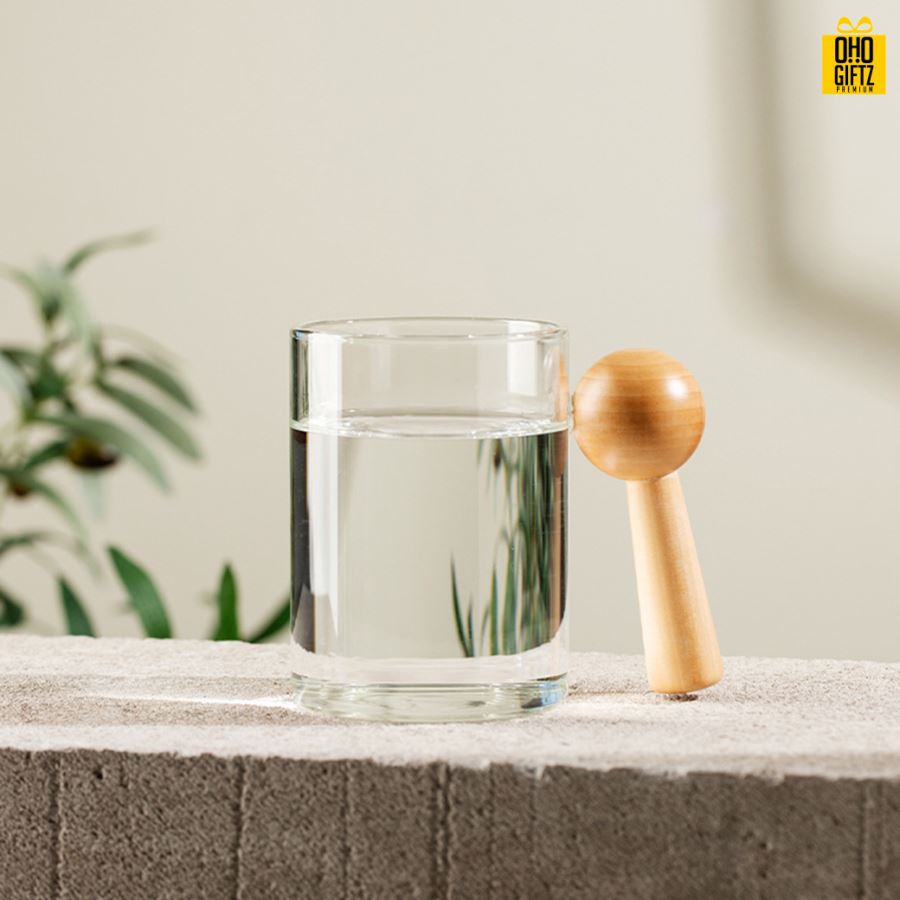 ถ้วยแก้วดื่มชาด้ามจับไม้ สกรีนชื่อ สกรีนโลโก้  ทำเป็นของพรีเมี่ยมได้