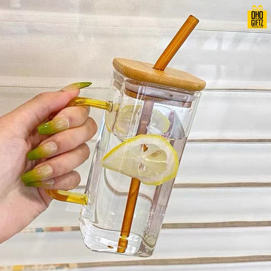 แก้วสี่เหลี่ยมทรงสูงพร้อมฝาปิดไม้ สกรีนชื่อ สกรีนโลโก้ ทำเป็นของพรีเมี่ยมได้