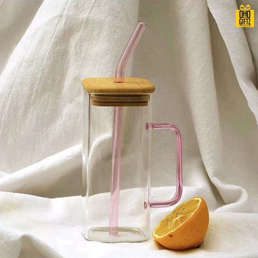 แก้วสี่เหลี่ยมทรงสูงพร้อมฝาปิดไม้ สกรีนชื่อ สกรีนโลโก้ ทำเป็นของพรีเมี่ยมได้