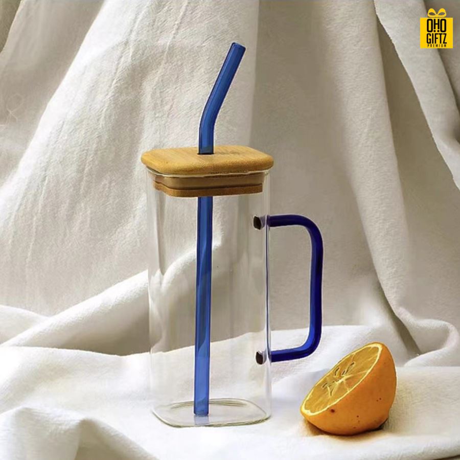 แก้วสี่เหลี่ยมทรงสูงพร้อมฝาปิดไม้ สกรีนชื่อ สกรีนโลโก้ ทำเป็นของพรีเมี่ยมได้