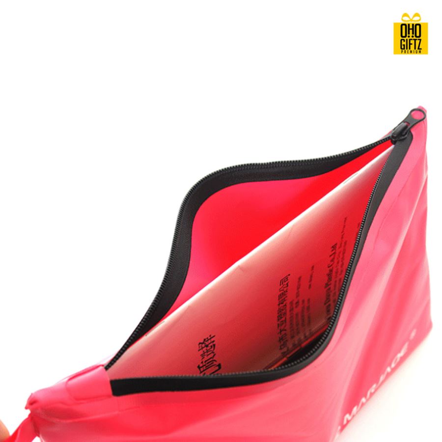 กระเป๋าถือกันน้ำ สกรีนชื่อ สกรีนโลโก้ ทำเป็นของพรีเมี่ยมได้ 