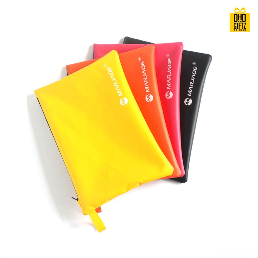 กระเป๋าถือกันน้ำ สกรีนชื่อ สกรีนโลโก้ ทำเป็นของพรีเมี่ยมได้ 