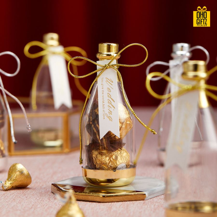 ขวดใส่ขนมพลาสติก พิมพ์สติกเกอร์ชื่อฟรี ทำเป็นของพรีเมี่ยม ของชำร่วยงานเเต่งงานได้