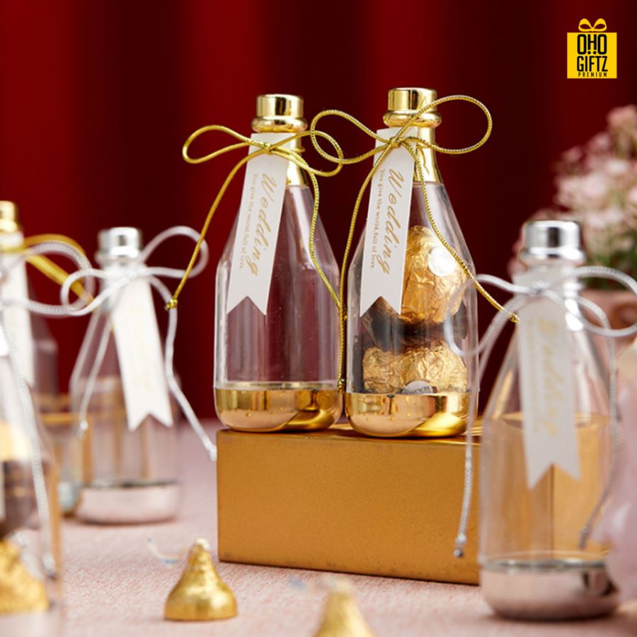 ขวดใส่ขนมพลาสติก พิมพ์สติกเกอร์ชื่อฟรี ทำเป็นของพรีเมี่ยม ของชำร่วยงานเเต่งงานได้