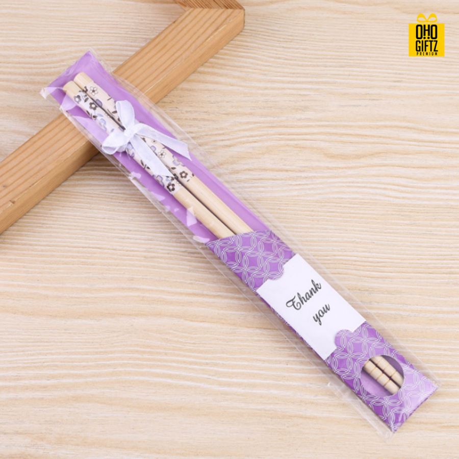 ตะเกียบไม้พร้อมซอง พิมพ์สติกเกอร์ชื่อฟรี ทำเป็นของพรีเมี่ยม ของชำร่วยงานเเต่งงานได้