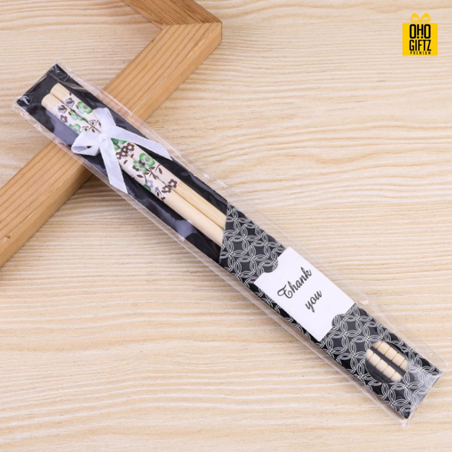 ตะเกียบไม้พร้อมซอง พิมพ์สติกเกอร์ชื่อฟรี ทำเป็นของพรีเมี่ยม ของชำร่วยงานเเต่งงานได้