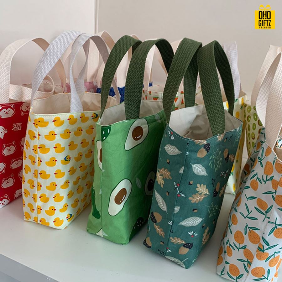 กระเป๋าใส่กล่องอาหารกลางวันทรงสี่เหลี่ยม สกรีนโลโก้  ทำเป็นของพรีเมี่ยม