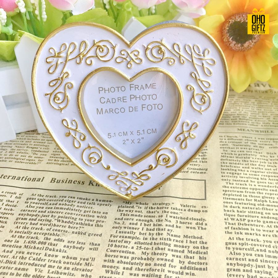 กรอบรูปหัวใจ พิมพ์สติกเกอร์ชื่อฟรี ทำเป็นของพรีเมี่ยม ของชำร่วยงานเเต่งงานได้
