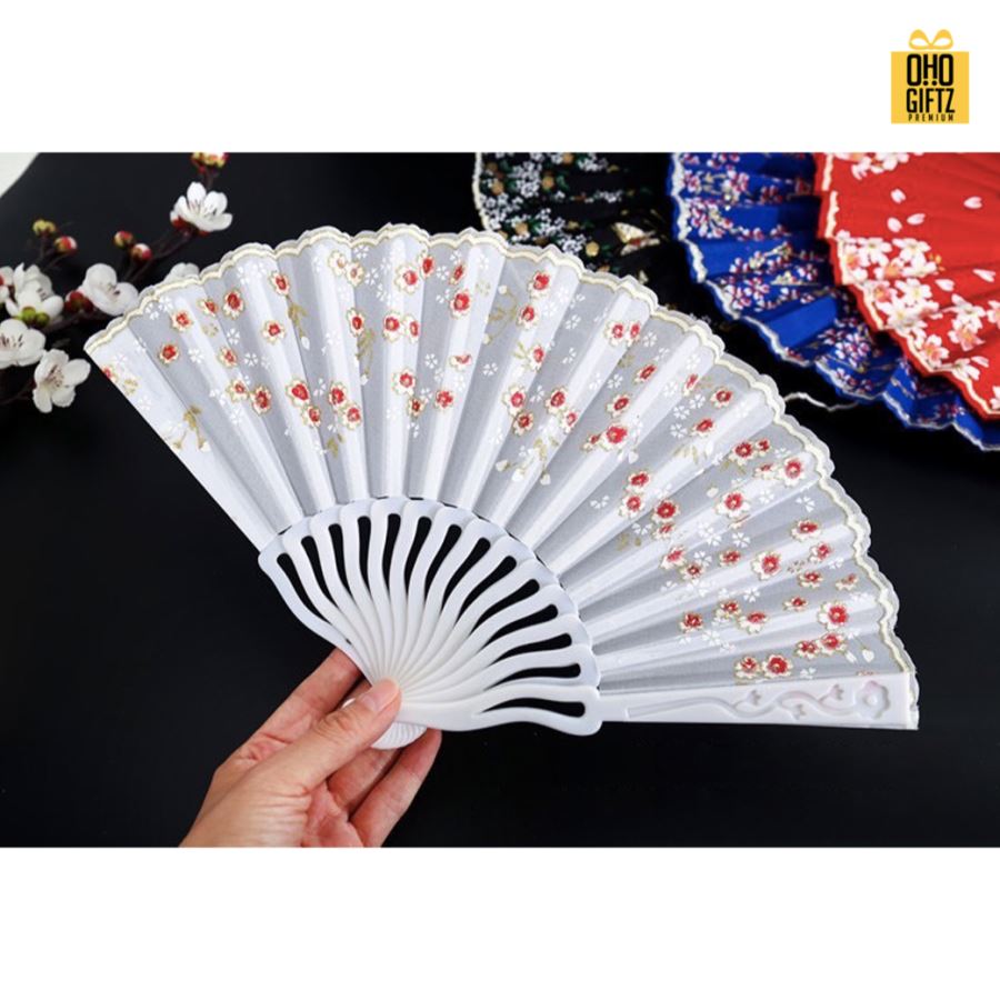 พัดจีนด้ามพลาสติก พิมพ์ภาพตามต้องการ สกรีนภาพ ทำเป็นสินค้าพรีเมี่ยม ของชำร่วย ของที่ระลึกได้