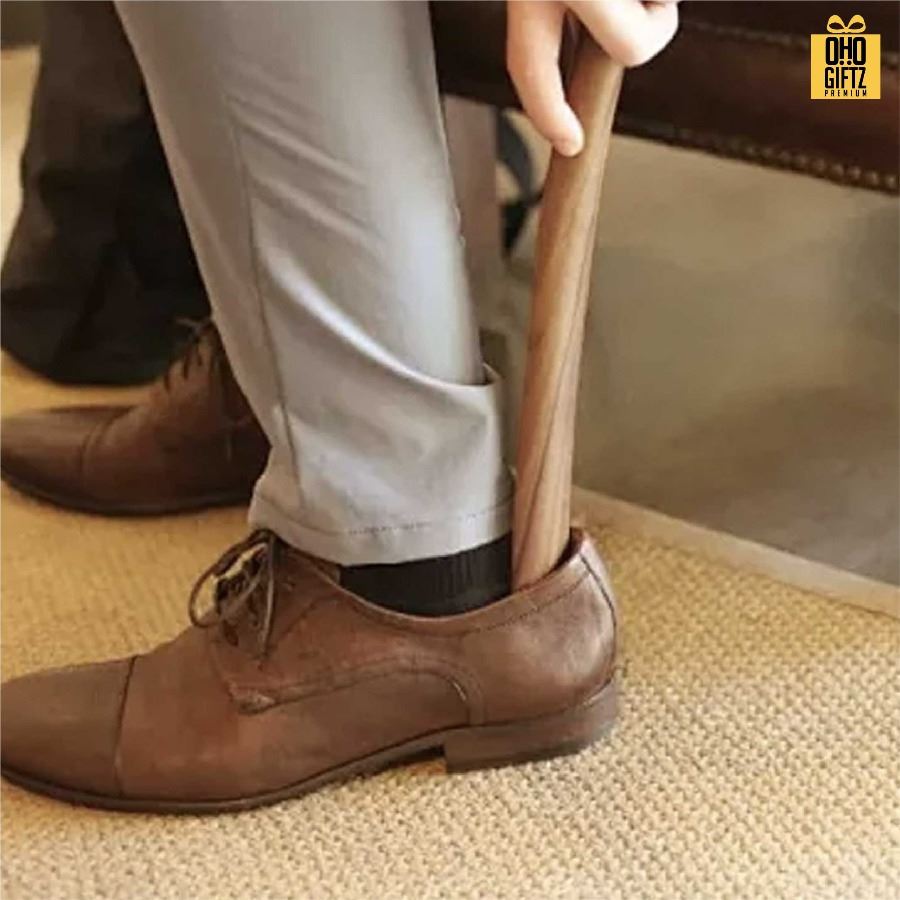 ที่ช้อนรองเท้าไม้วอลนัท สกรีนโลโก้ ทำเป็นของพรีเมี่ยมได้