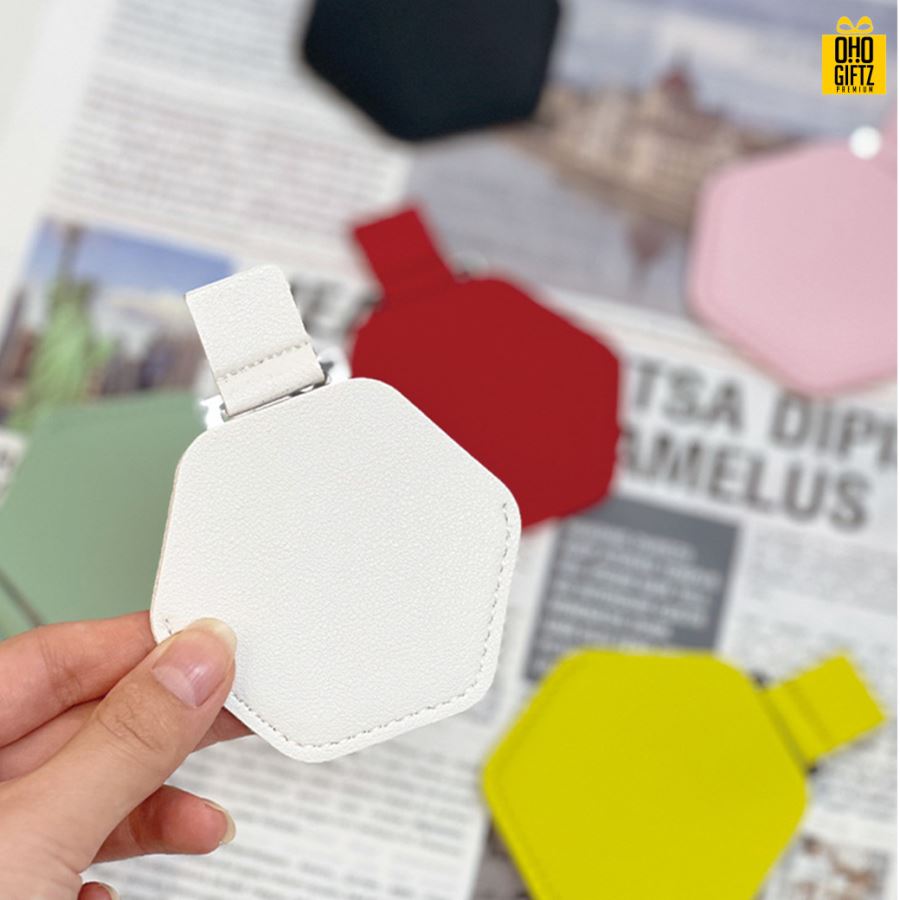 กระจกหกเหลี่ยมพร้อมซองหนัง สกรีนชื่อ สกรีนโลโก้  ทำเป็นของพรีเมี่ยมได้