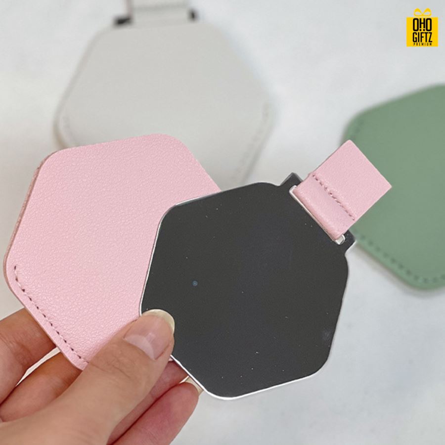 กระจกหกเหลี่ยมพร้อมซองหนัง สกรีนชื่อ สกรีนโลโก้  ทำเป็นของพรีเมี่ยมได้