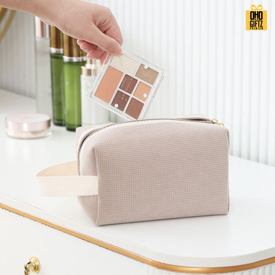 กระเป๋าเครื่องสำอางผ้าลูกฟูก สกรีนโลโก้  ทำเป็นของพรีเมี่ยมได้