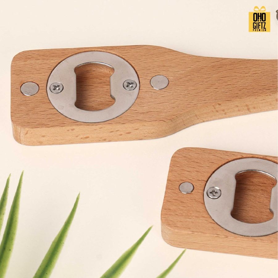 ที่เปิดขวดไม้แม่เหล็กติดตู้เย็นทรงขวด สกรีนโลโก้ ทำเป็นของพรีเมี่ยมได้