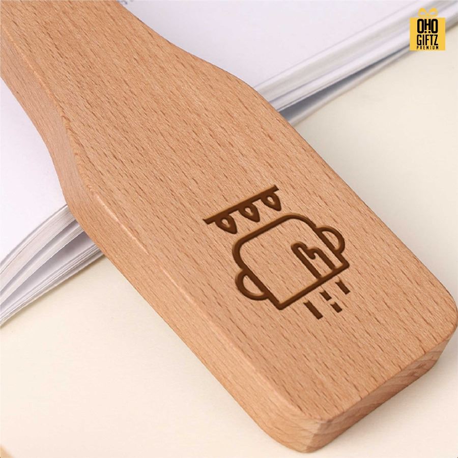 ที่เปิดขวดไม้แม่เหล็กติดตู้เย็นทรงขวด สกรีนโลโก้ ทำเป็นของพรีเมี่ยมได้