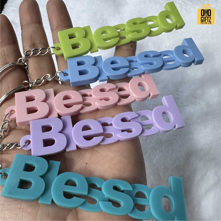 พวงกุญแจอักษรอะคริลิค ข้อความตามต้องการ สกรีนโลโก้ ทำเป็นของพรีเมี่ยม ของชำร่วยได้