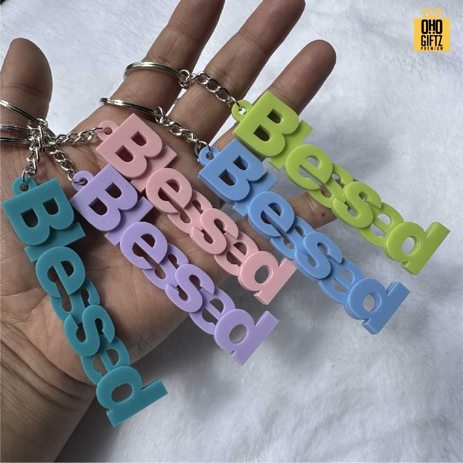 พวงกุญแจอักษรอะคริลิค ข้อความตามต้องการ สกรีนโลโก้ ทำเป็นของพรีเมี่ยม ของชำร่วยได้