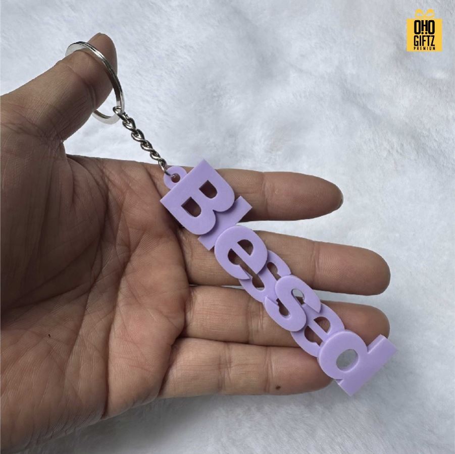 พวงกุญแจอักษรอะคริลิค ข้อความตามต้องการ สกรีนโลโก้ ทำเป็นของพรีเมี่ยม ของชำร่วยได้