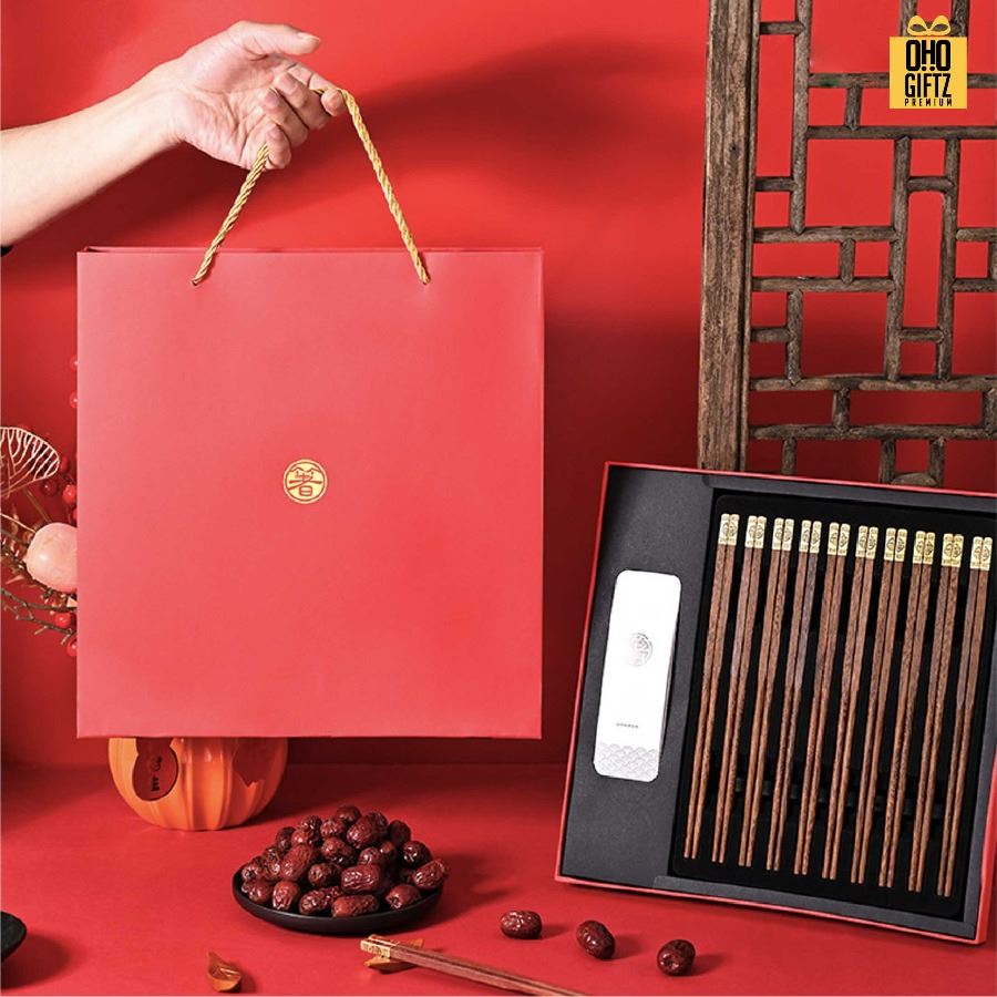 ตะเกียบพร้อมกล่อง สกรีนชื่อ สกรีนโลโก้ ทำเป็นของพรีเมี่ยมได้