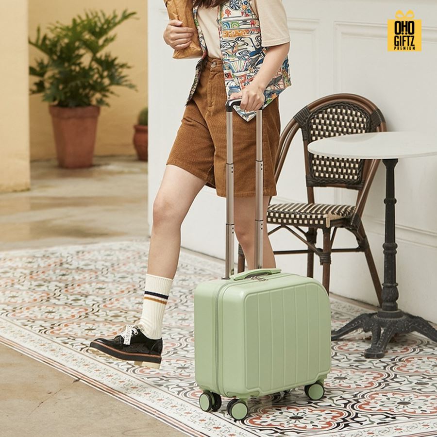 กระเป๋าเดินทางถือขึ้นเครื่องได้ 18 สกรีนชื่อ สกรีนโลโก้  ทำเป็นของพรีเมี่ยมได้