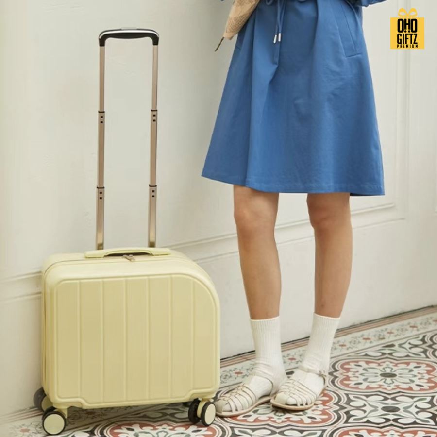 กระเป๋าเดินทางถือขึ้นเครื่องได้ 18 สกรีนชื่อ สกรีนโลโก้  ทำเป็นของพรีเมี่ยมได้