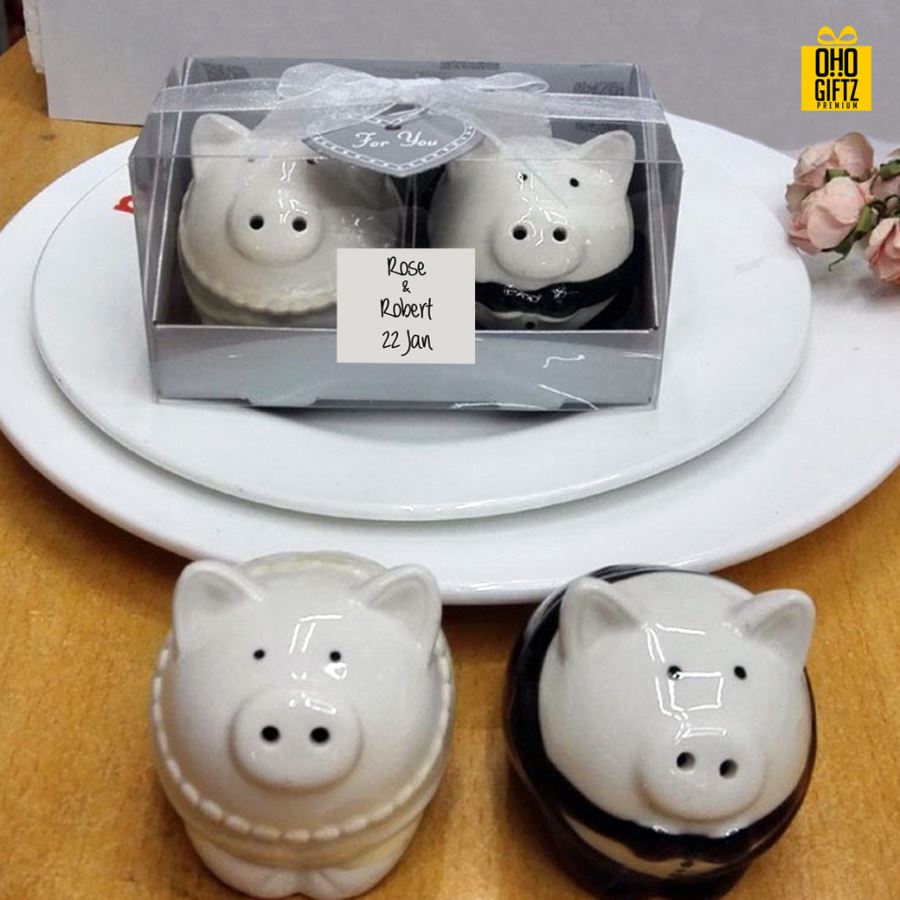 ที่ใส่เครื่องปรุงรูปหมู พิมพ์สติกเกอร์ชื่อฟรี ทำเป็นของพรีเมี่ยม ของชำร่วยงานเเต่งงานได้