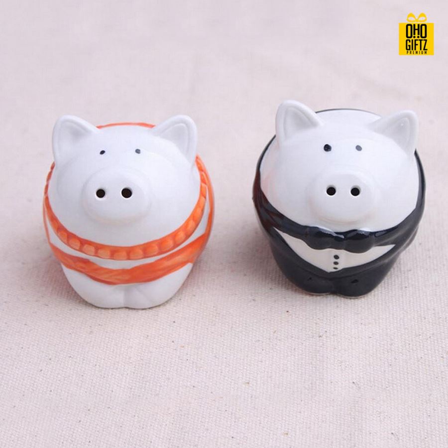 ที่ใส่เครื่องปรุงรูปหมู พิมพ์สติกเกอร์ชื่อฟรี ทำเป็นของพรีเมี่ยม ของชำร่วยงานเเต่งงานได้