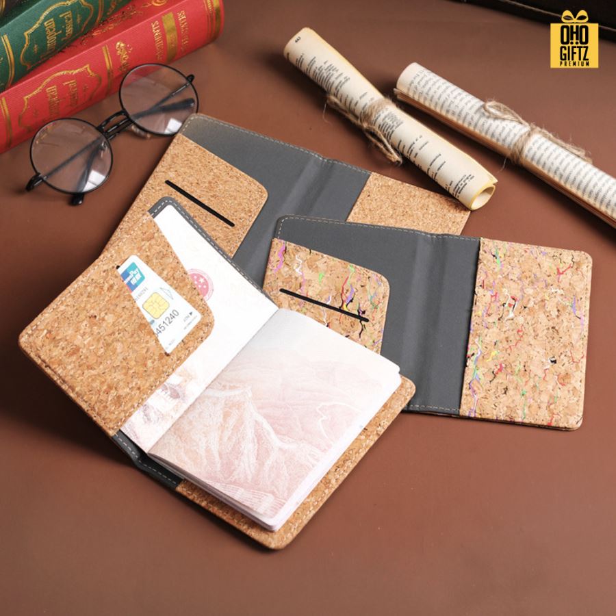 ซองใส่หนังสือเดินทางไม้ก๊อก สกรีนโลโก้ ทำเป็นของพรีเมี่ยม ของที่ระลึก