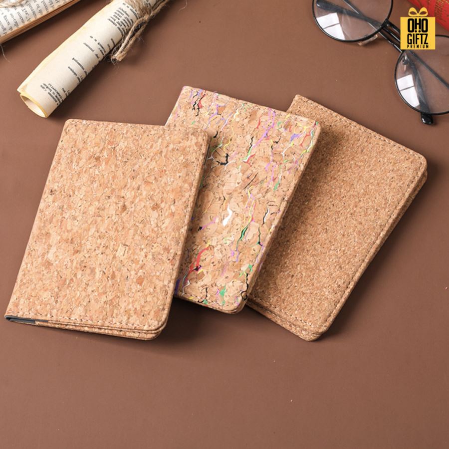 ซองใส่หนังสือเดินทางไม้ก๊อก สกรีนโลโก้ ทำเป็นของพรีเมี่ยม ของที่ระลึก