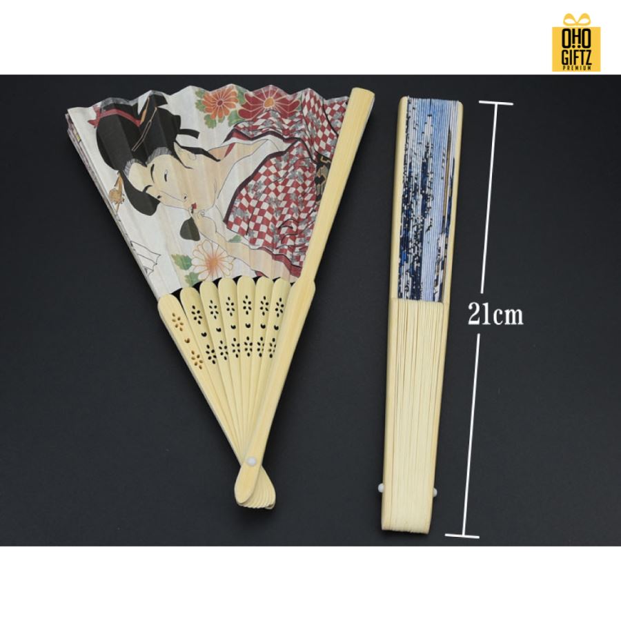 พัดกระดาษก้านไม้ฉลุ พิมพ์ลายตามต้องการ สกรีนภาพ ทำเป็นสินค้าพรีเมี่ยม ของชำร่วย ของที่ระลึกได้