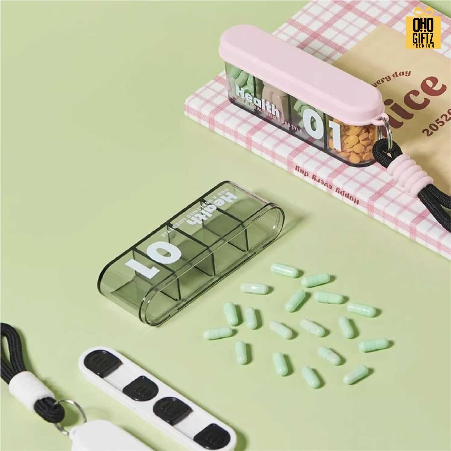 กล่องใส่ยาพกพามีเชือกหิ้ว สกรีนชื่อ สกรีนโลโก้ ทำเป็นของพรีเมี่ยมได้ 