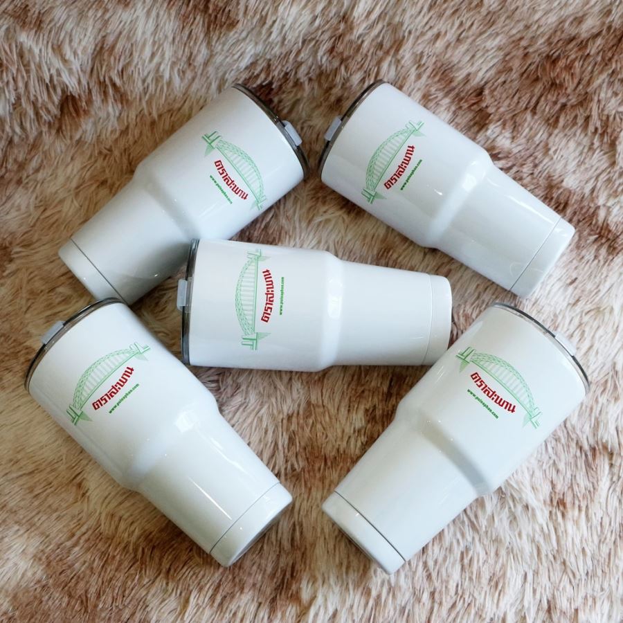 แก้วสแตนเลส 30 oz. สกรีนชื่อ, โลโก้ *ไม่มีขั้นต่ำ* ใบเดียวก็ทำได้