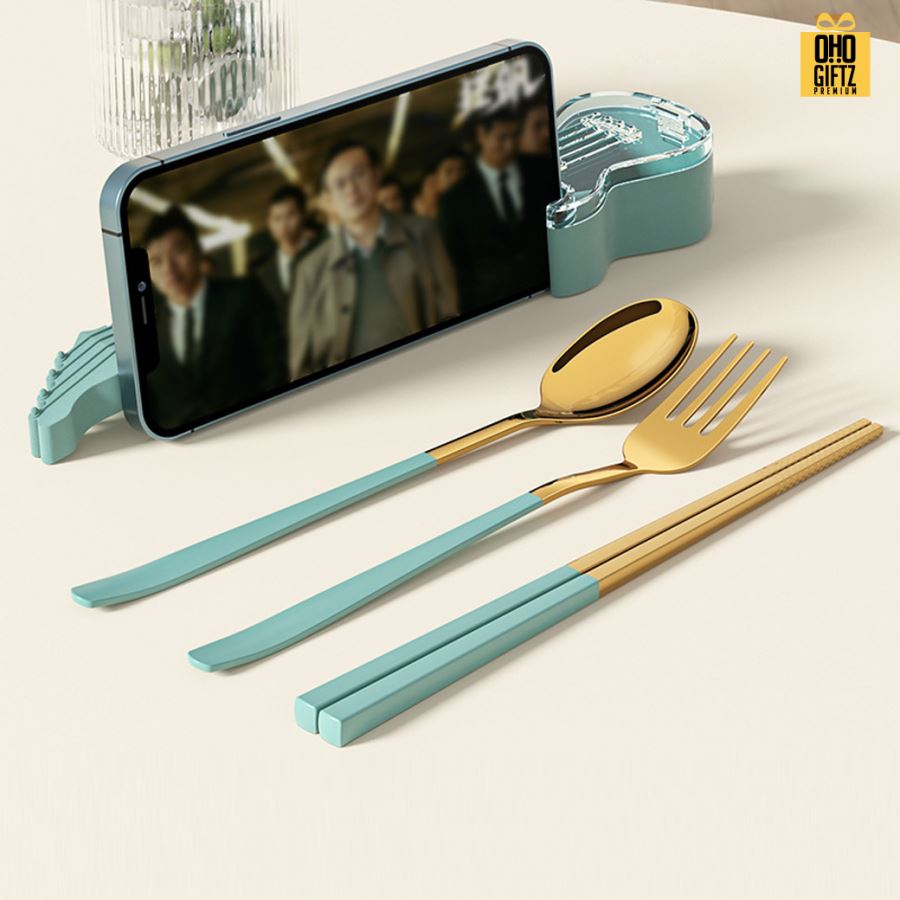 กล่องใส่ช้อนส้อมตะเกียบทรงกีตาร์ สกรีนชื่อ สกรีนโลโก้ ทำเป็นของพรีเมี่ยมได้