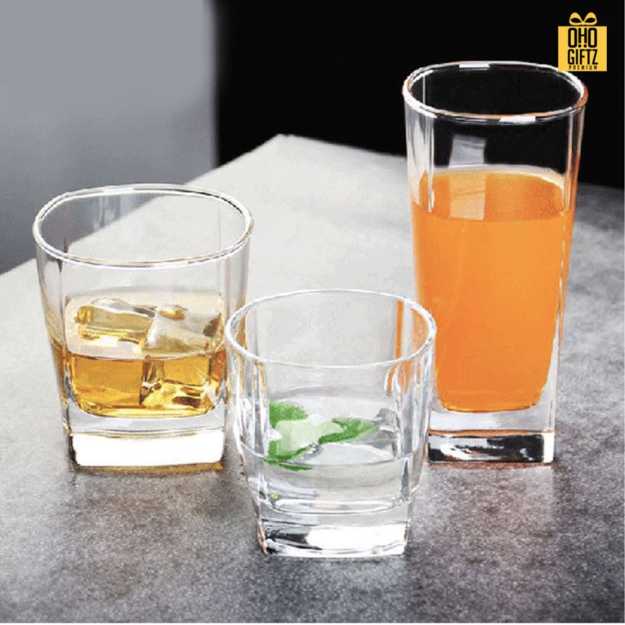 แก้วใสนักดื่ม สกรีนชื่อ สกรีนโลโก้ ทำเป็นของพรีเมี่ยมได้