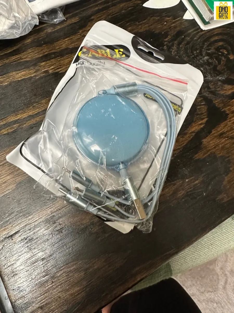 สายชาร์จ 3in1 ยืดหดได้ สกรีนชื่อ,โลโก้ ทำเป็นของพรีเมี่ยมได้