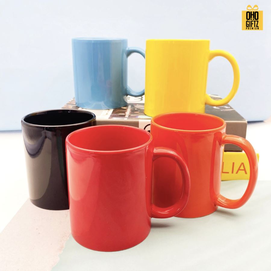 แก้วเซรามิคสีล้วนเคลือบเงา สกรีนชื่อ สกรีนโลโก้ ทำเป็นของพรีเมี่ยมได้